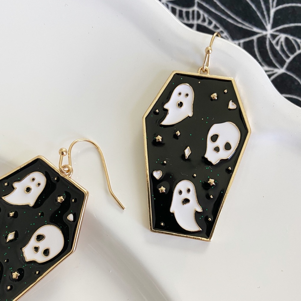 Coffin shape ghost dangle earrings, Halloween, Goth, paranormal. NWT/boutique - Picture 2 of 3